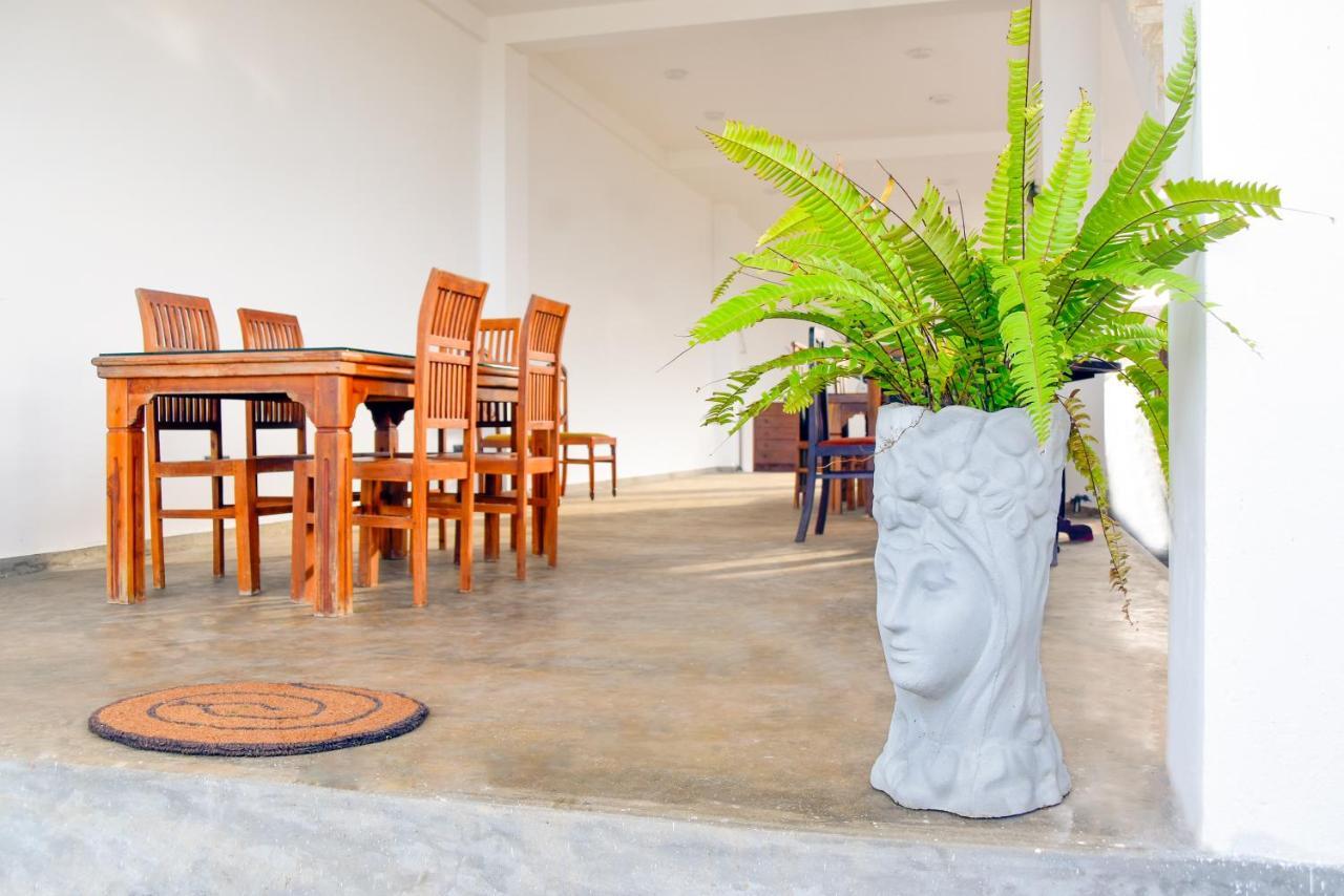 Kavin Beach Hotel Hikkaduwa Exteriör bild
