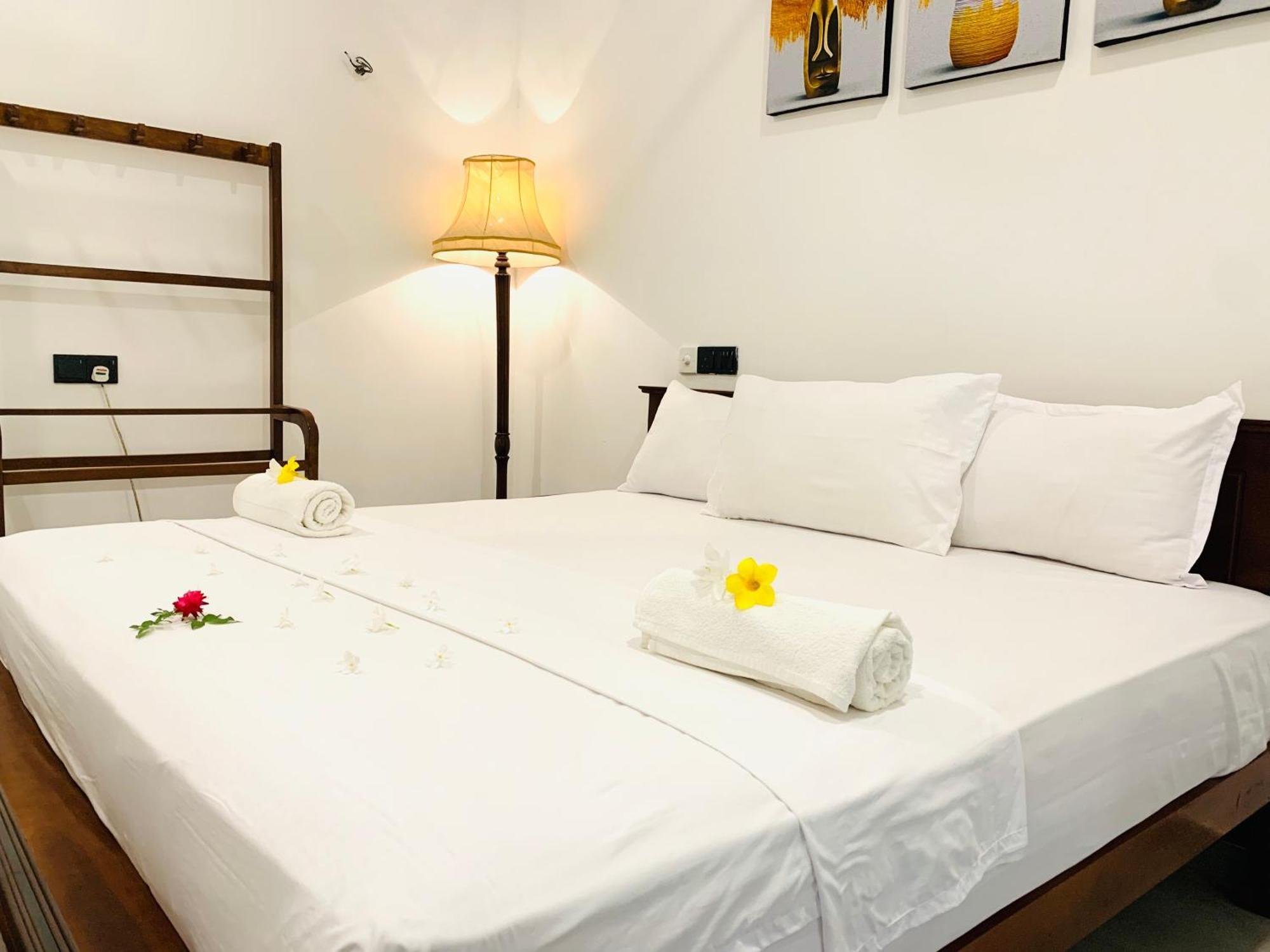 Kavin Beach Hotel Hikkaduwa Exteriör bild