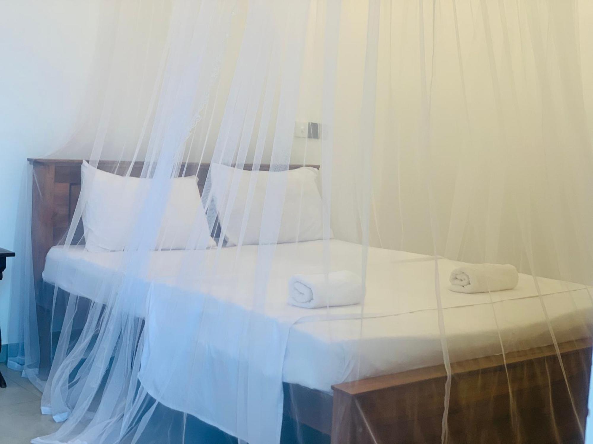 Kavin Beach Hotel Hikkaduwa Exteriör bild