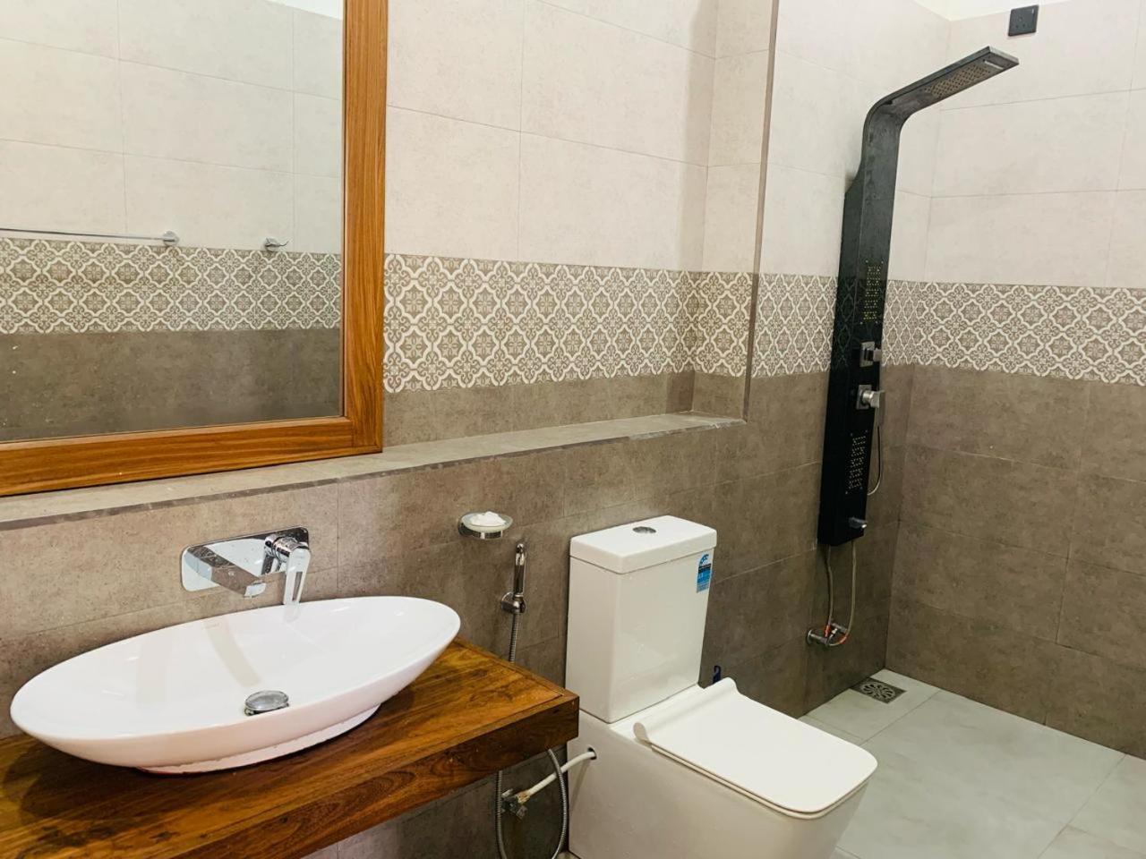 Kavin Beach Hotel Hikkaduwa Exteriör bild